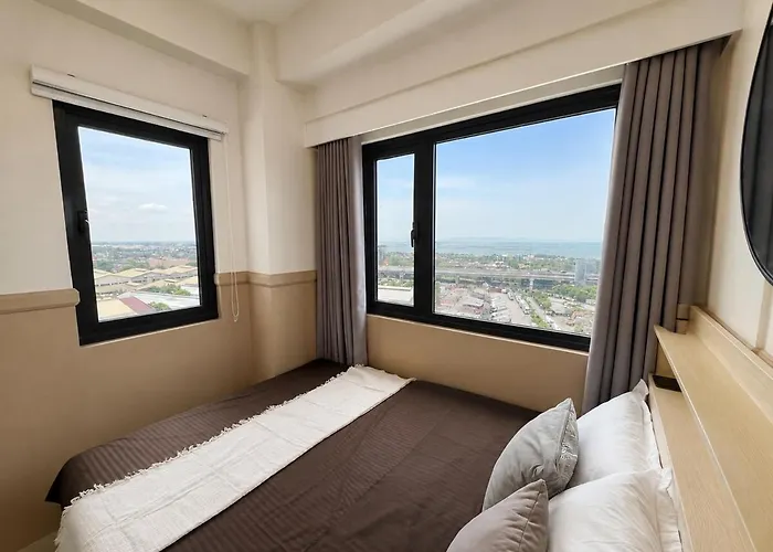 Skyway View 2br L Near Naia L Xbox L Netflix *